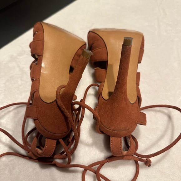 Banana Republic Julie brown suede heels size 6.5 - Picture 4 of 9